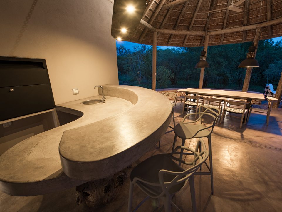 Villa Kudu bar under covered patio