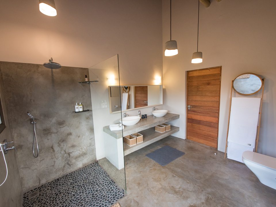 Villa Kudu Cheetah Room & Zebra Room shared bathroom